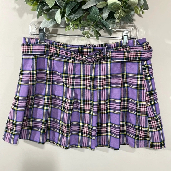 Almost Famous Grommet Belt Plaid Pleated High Rise Mini Skirt Purple Pink L - Picture 1 of 13